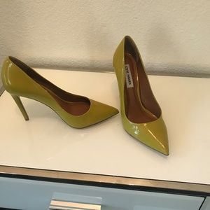 NWB Steve Madden leather chartreuse green pumps